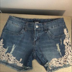 Jean shorts with lace